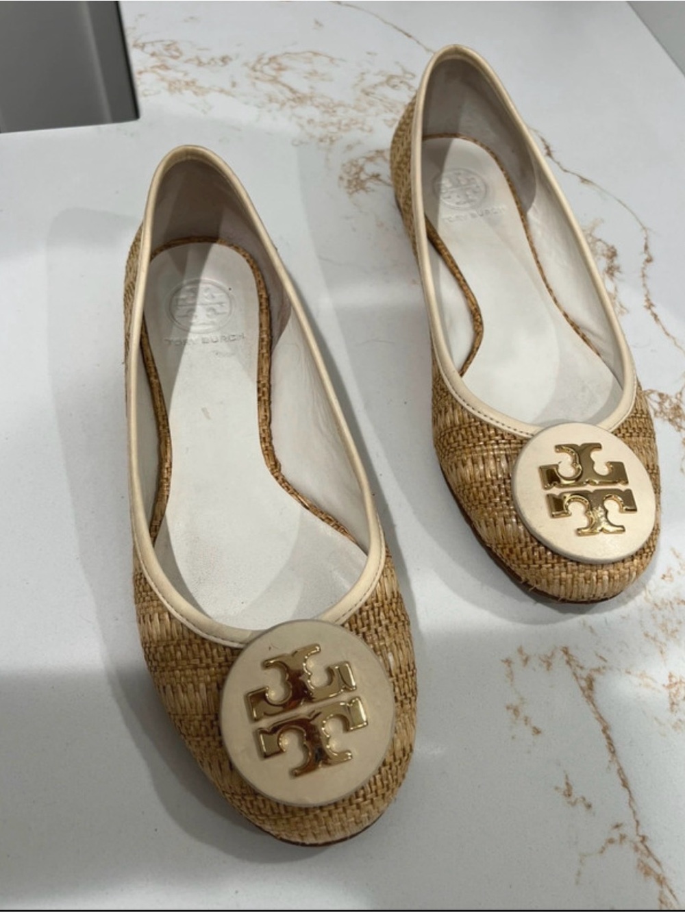 Tory Burch Reva Natural Raffia Logo Round-Toe Ballet Flats: excellent condition